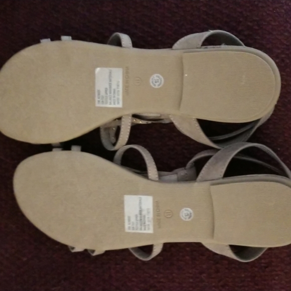 Arizona Women's Fringe Sandals. Flat Summer Strappy Gladiator Sandals. Size 11 - Picture 5 of 7